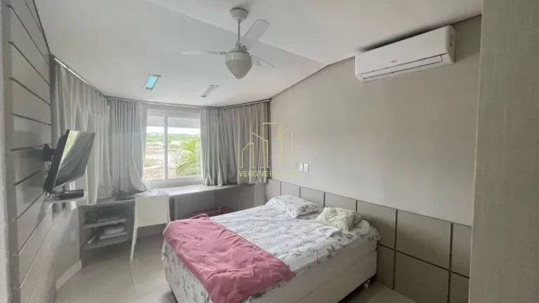 Imagem Excelente casa em condomínio fechado com três suítes e espaço gourmet a venda na Praia do Flamengo