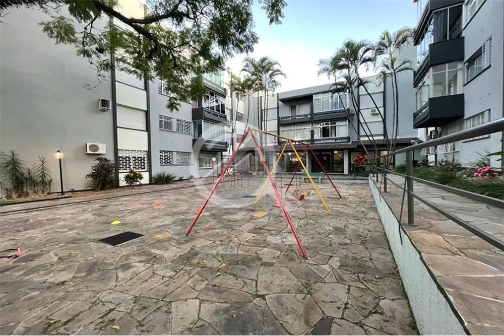 Imagem Charmoso apartamento de fundos na Av. Protásio Alves próximo ao Sesc. O imóvel foi todo reformado...