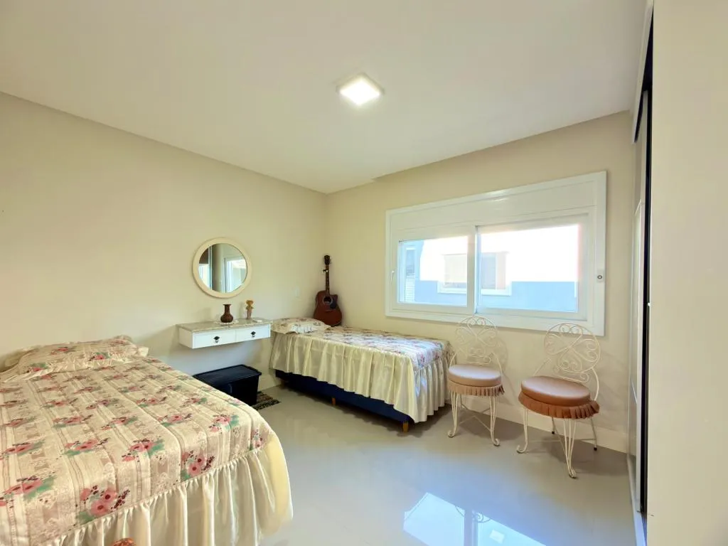 Imagem Casa em Condominio 4 Dormitórios - Bairro --