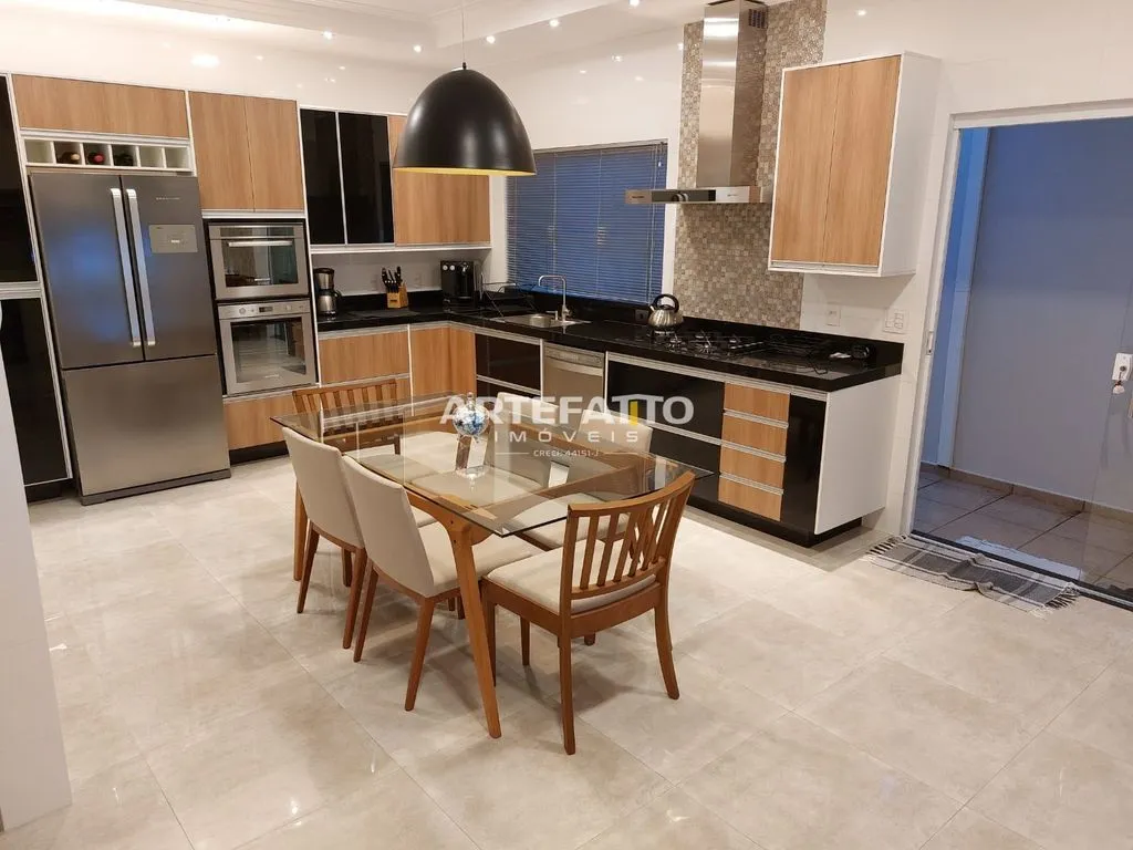 Foto do imóvel Casa com 3 quartos, 201m2, em Rua Ana Maria Sola Telini