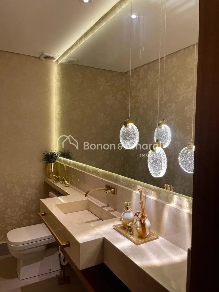 Imagem Casa Mobiliada à Venda em Valinhos - 3 Suítes, Piscina Aquecida e Espaço Gourmet em Condomínio Fechado