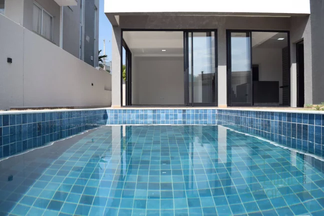 Imagem Sobrado à Venda em Condomínio - 181m² de Área Construída