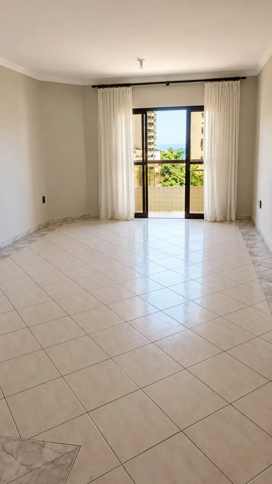 Imagem Moderno Apartamento na Praia Grande - TUPI