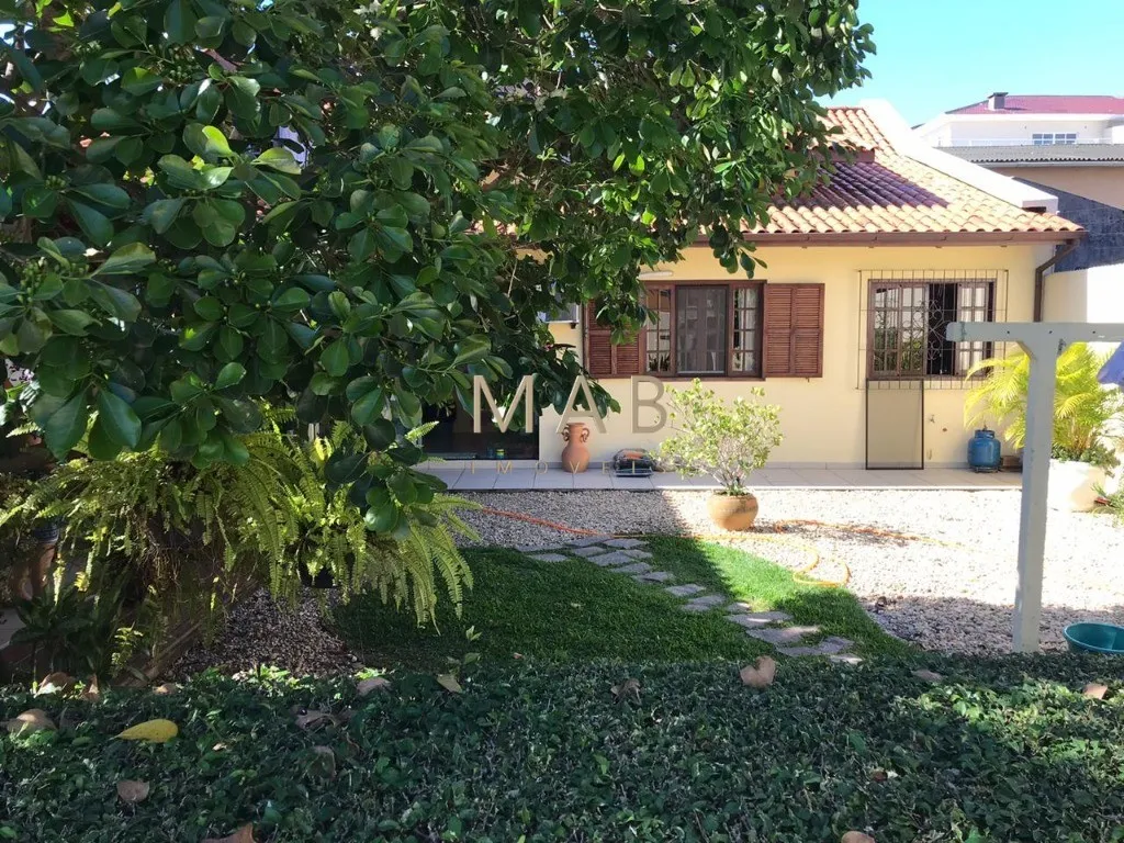 Imagem Imperdível casa à venda em Florianópolis-SC, bairro Ingleses: 5 quartos, 1 suíte, 3 salas, 4 banheiros, 3 vagas, 225m².