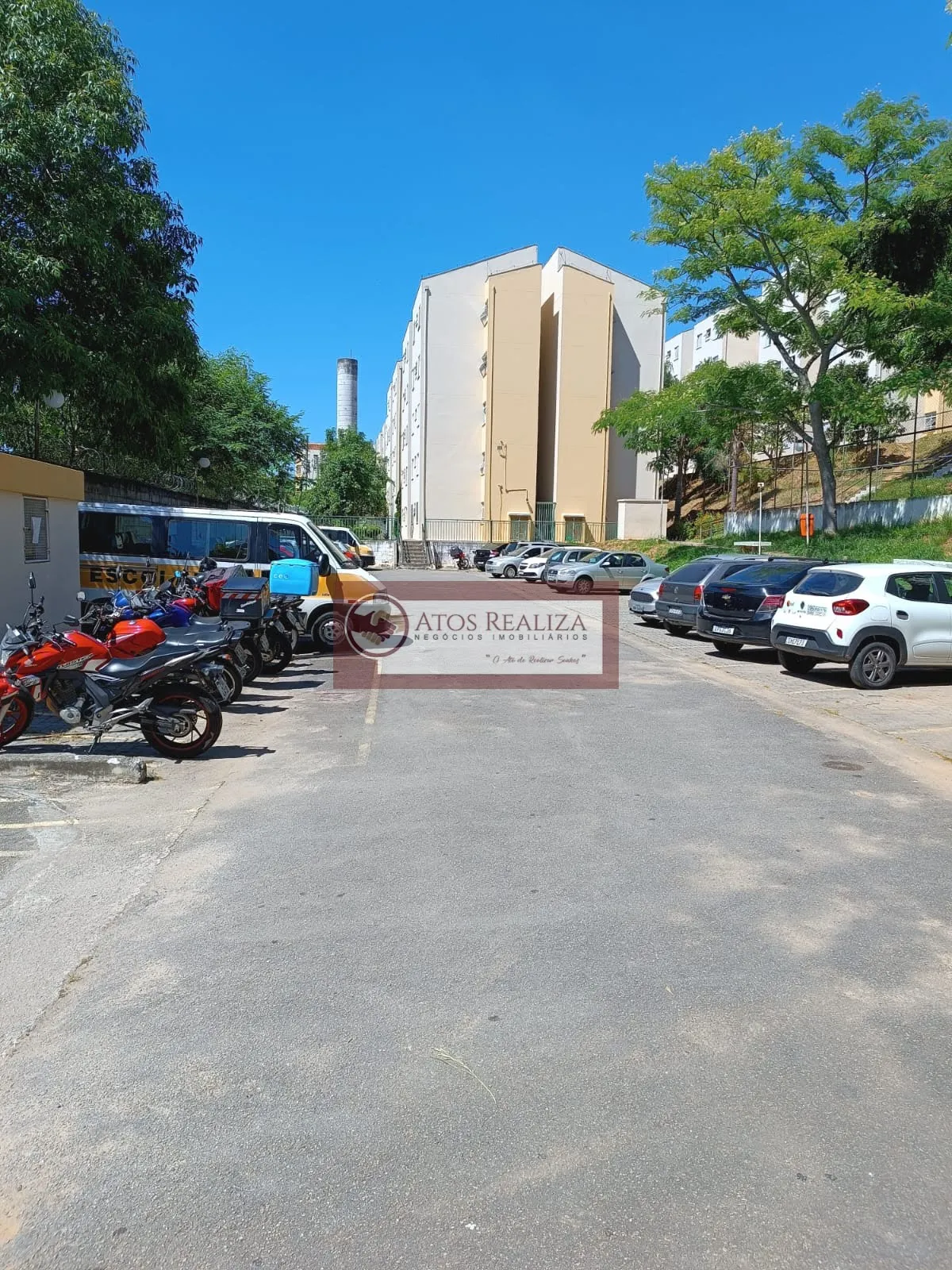 Imagem Vendo Oportunidade no Guarapiranga. Apartamento de 2 dormitórios, Sala, cozinha,Banheiro, área de serviço, 1 vaga de garagem, por R$. 150.000, aceita carro e moto como parte de pagamento, próximo ao parque Guarapiranga. Oportunidade.