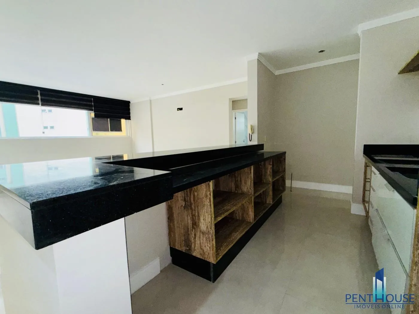 Imagem Apartamento Zona Central para Venda em Balneário Camboriú, BARRA SUL, 3 dormitórios, 1 suíte, 3 banheiros, 2 vagas