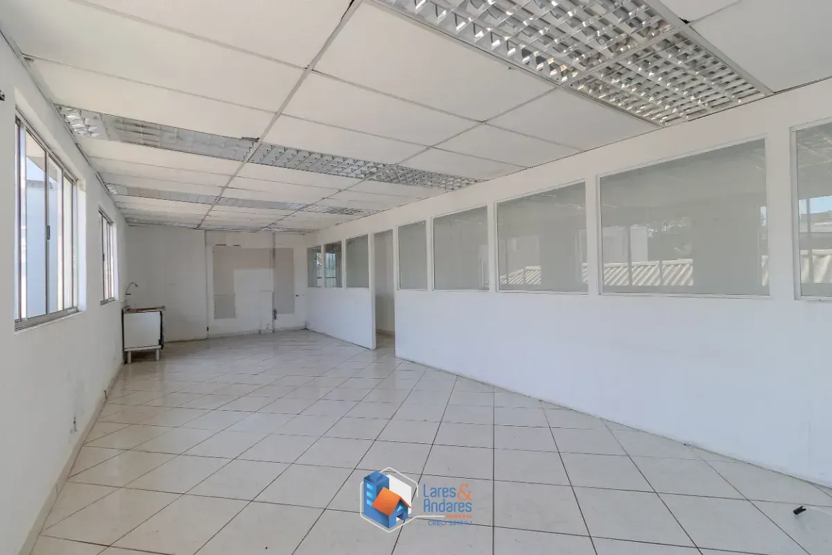 Imagem Casa para venda em Vila Ema com 7 quartos, sendo 1 suíte, 450m²
