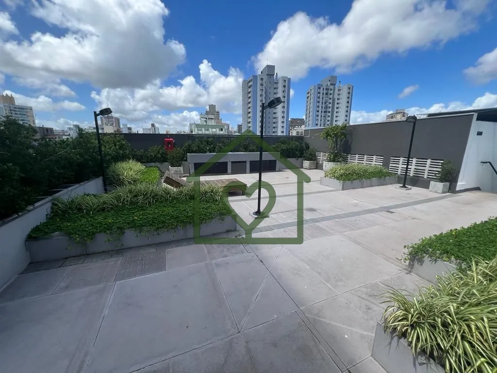 Imagem Vendo Sala comercial no bairro Menino Deus. Imóvel conta com 36 m² de área privativa, com piso e ...