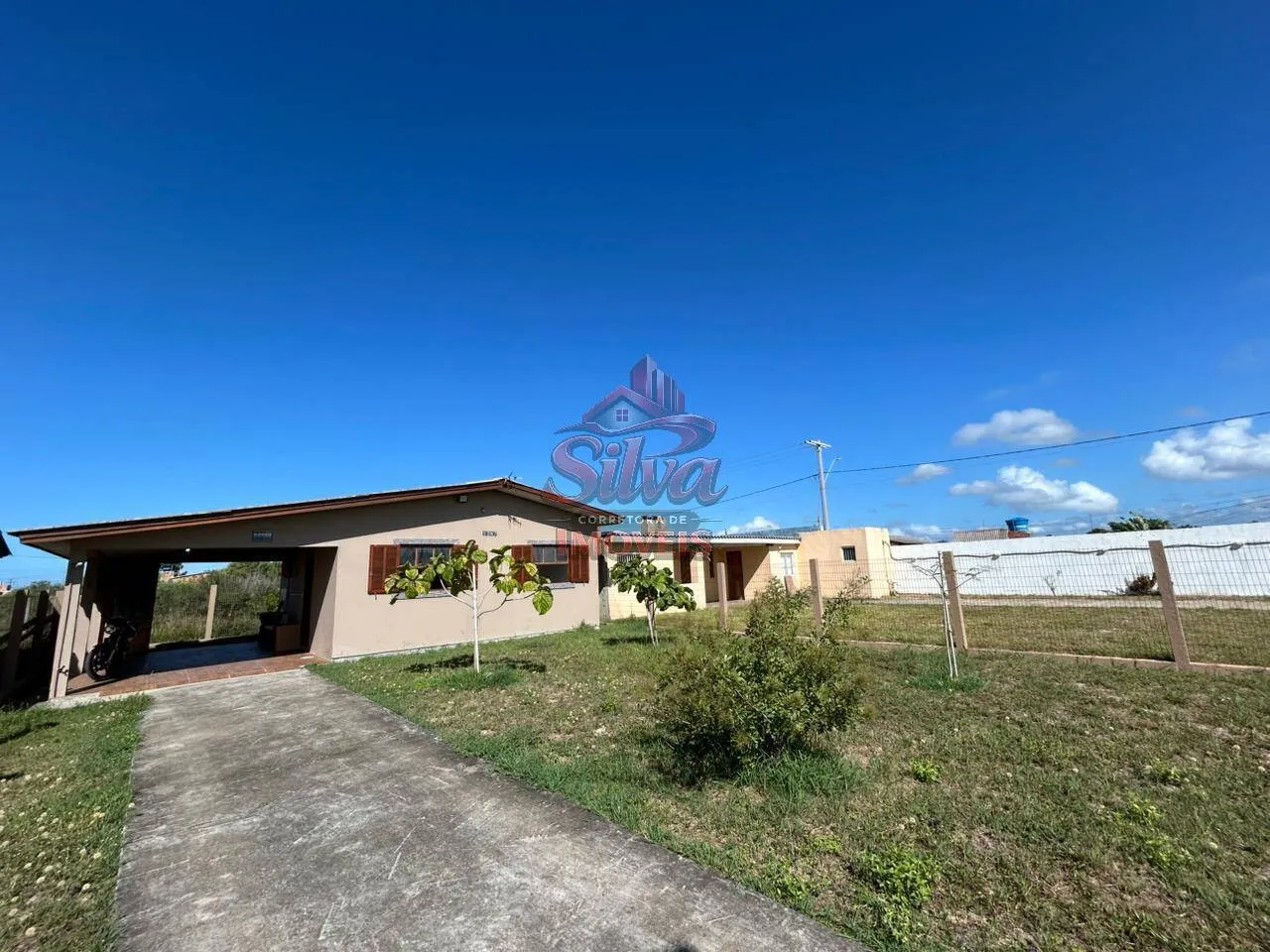 Imagem Casa 2 dormitórios com pátio cercado em Marisul
