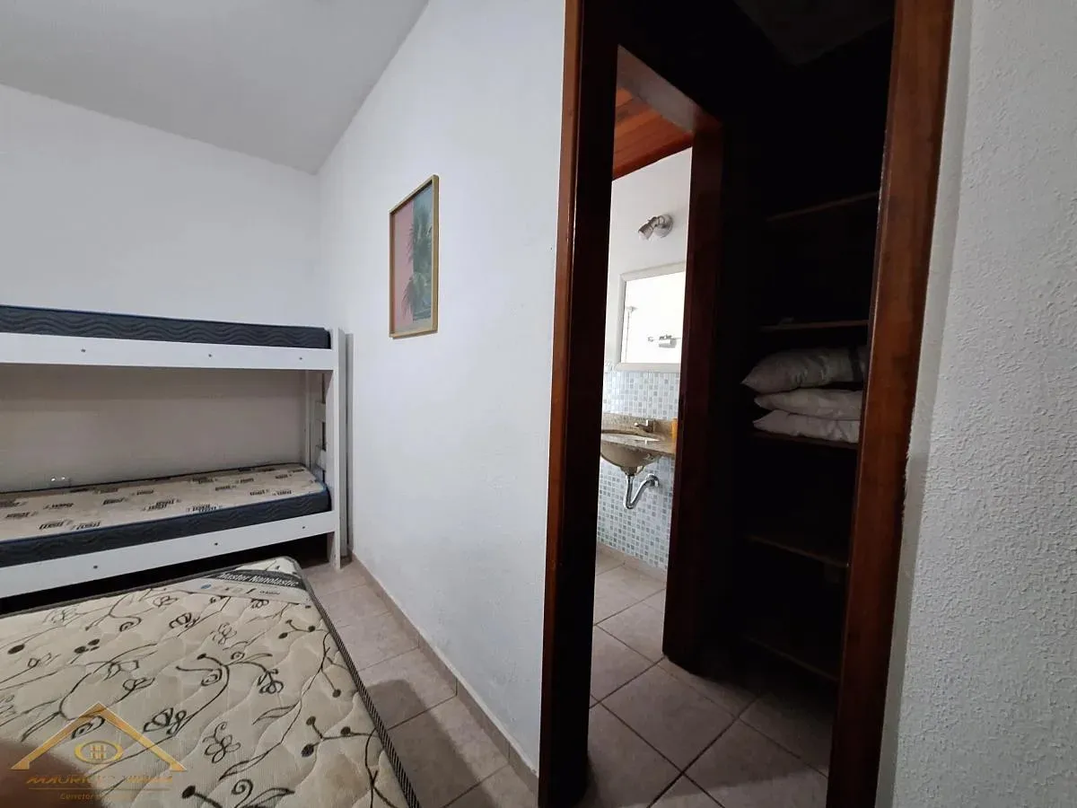 Imagem Casa em Condomínio para Venda em Cabo Frio / RJ no bairro Peró