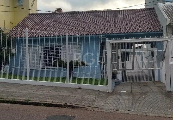 Imagem Casa para Venda - 249.86m², 3 dormitórios, sendo 1 suites, 4 vagas - Medianeira