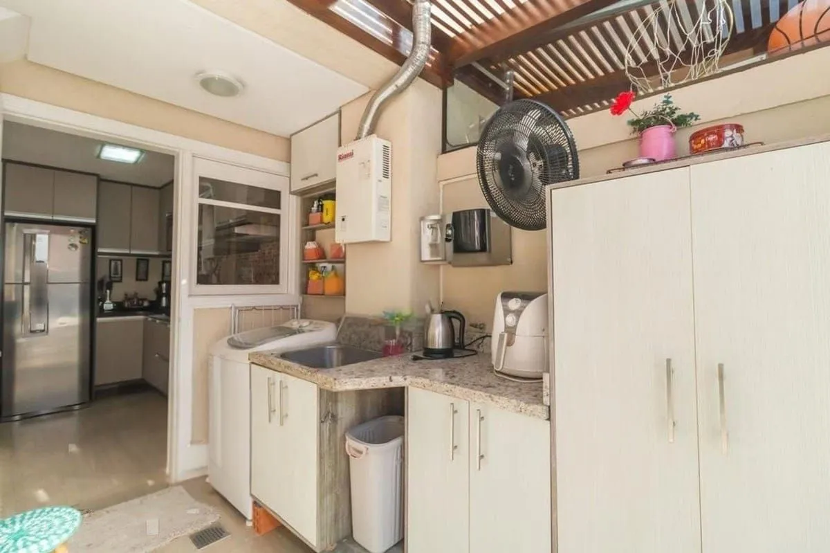 Imagem Casa com 03 quartos no Bairro de Ipanema em Porto Alegre/RS