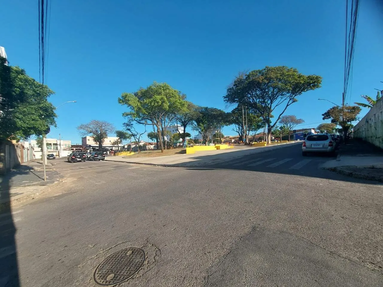 Imagem 4 VAGAS+ 5 QUARTOS +3 SUÍTES + 4 SALAS+ RESIDENCIAL OU COMERCIAL+VALOR DO M² MUITO ATRATIVO!!!!!!!!