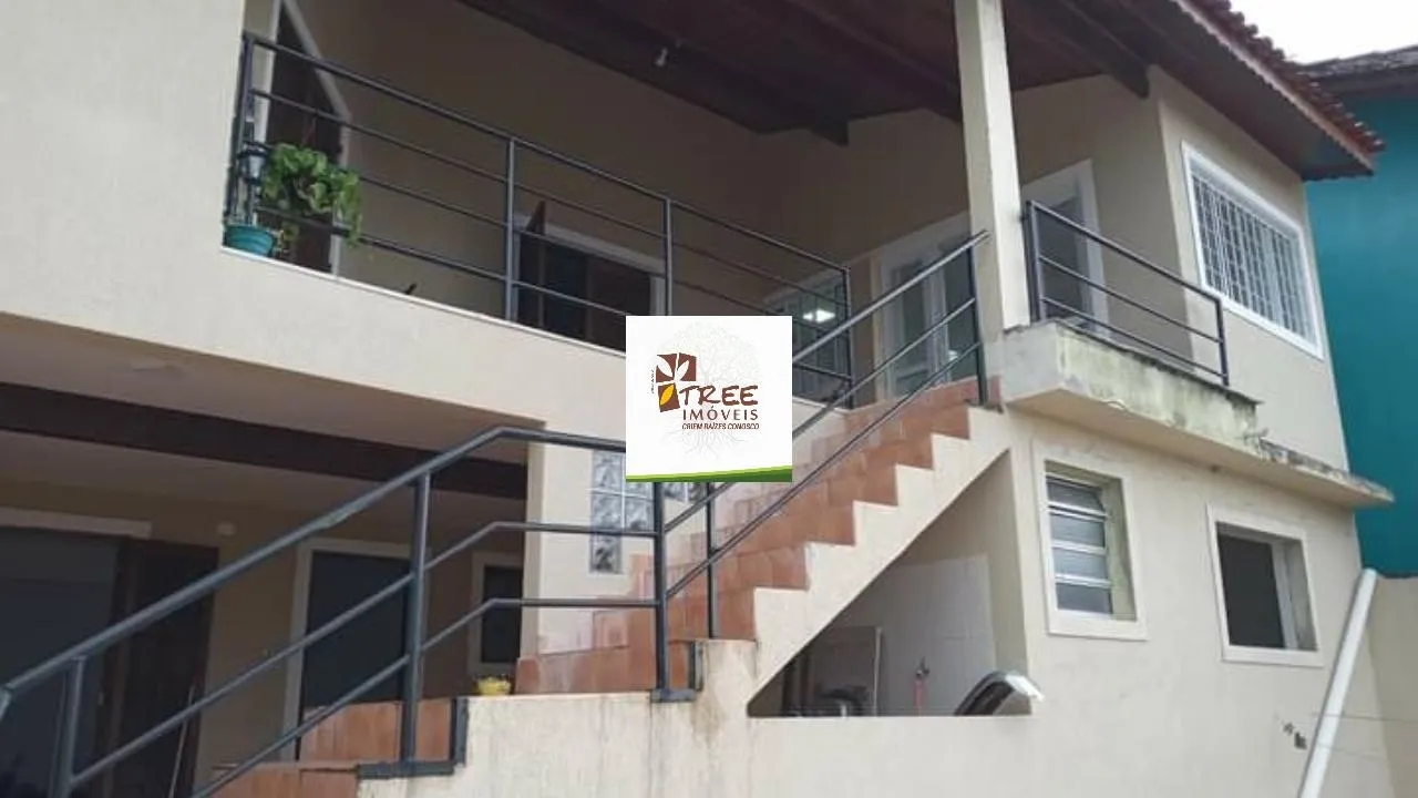 Imagem VENDA DE SOBRADO NO CENTER VILLE, EM ARUJÁ/SP, 235m² com 3 suítes, varanda com vista pra cidade, piso inferior com 4 cômodos e 2 vagas. CONSULTE-NOS.