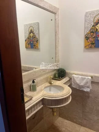 Imagem Casa à venda no bairro Fabrício, em Uberaba - 3 dormitórios, piscina e varanda!