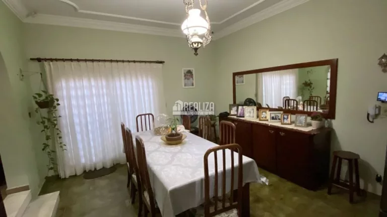 Imagem Casa à venda no bairro Vila Olímpica, Uberaba - 4 dormitórios, suíte e 4 garagens