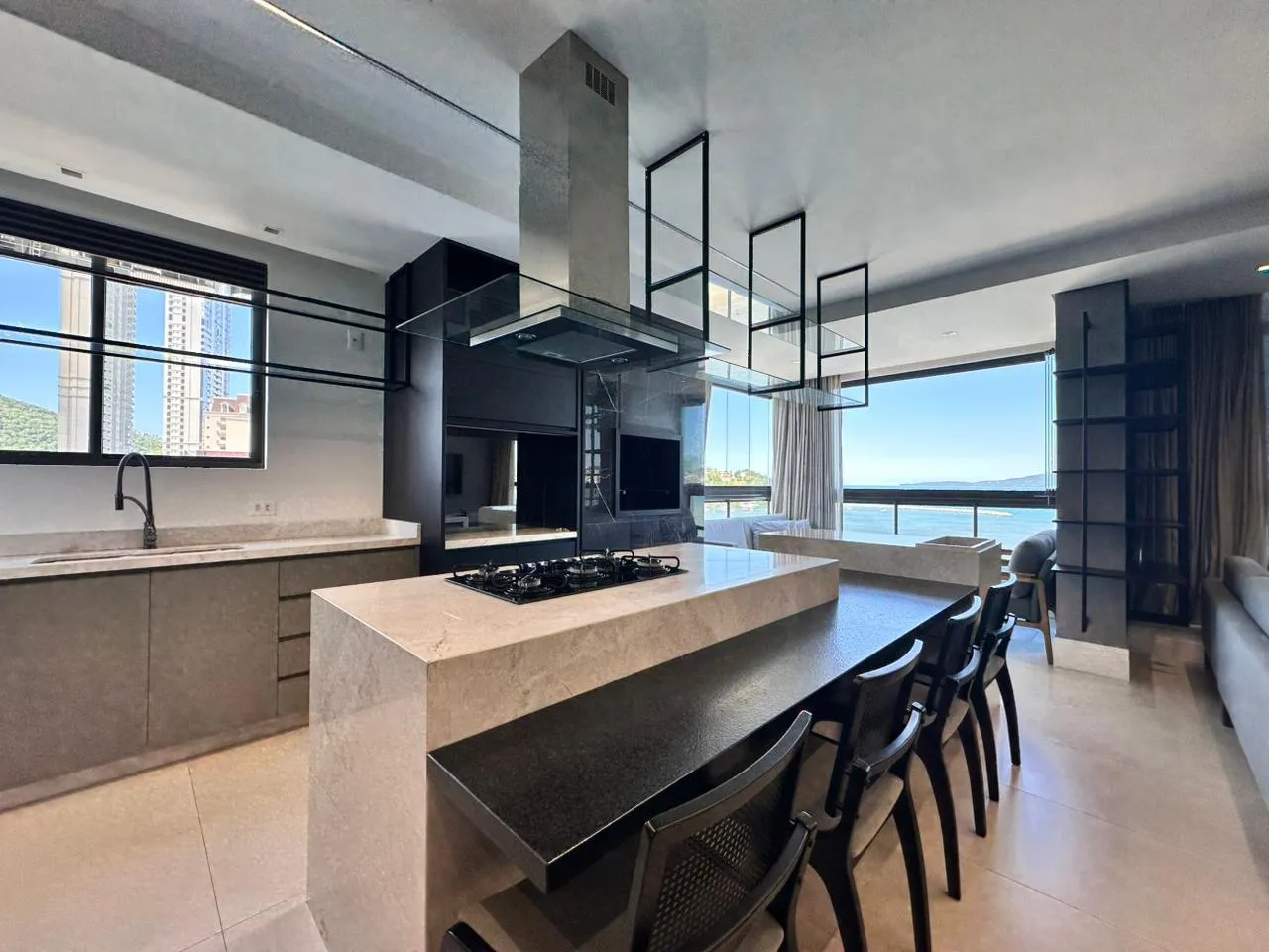 Imagem Apartamento com vista para o mar à venda com 138m2 por R$ 4.250.000,00