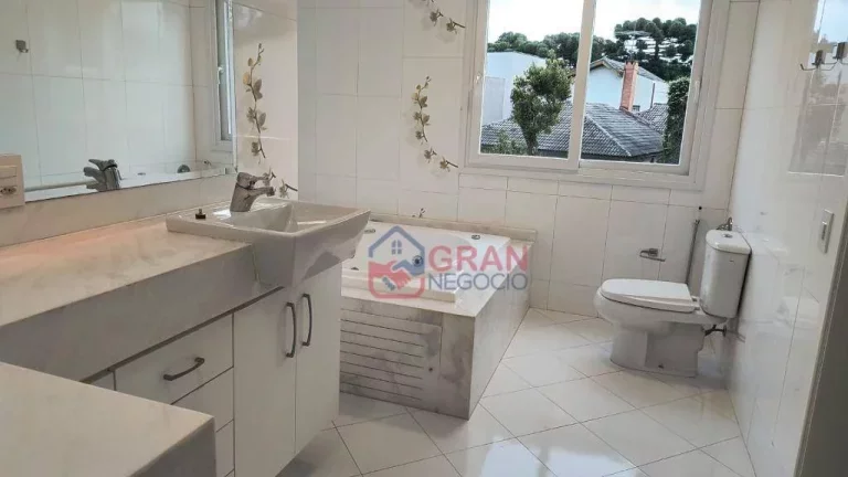 Imagem Casa Alto Padrão para Aluguel em Condomínio Fechado com Bosque Privativo