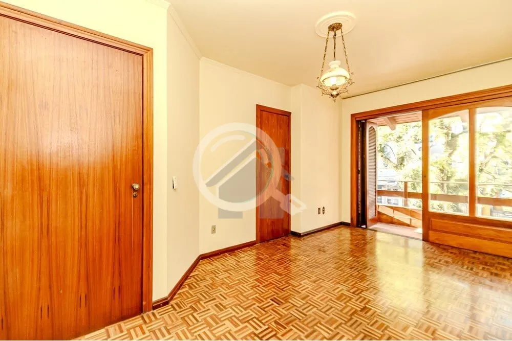 Imagem Casa com 243m2, desocupada, no bairro Menino Deus, 3 dormitórios (3 suítes), sacada, living, cozin...