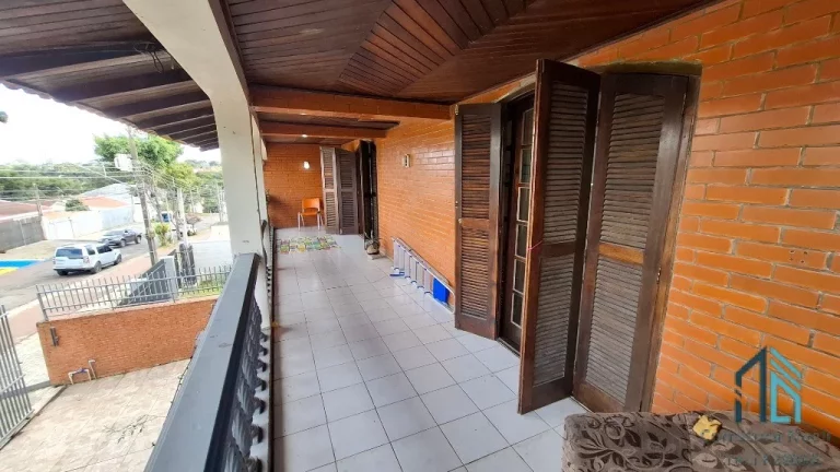 Imagem Casa com edícula, 05 quartos sendo 02 suítes, no São Lourenço em Curitiba PR