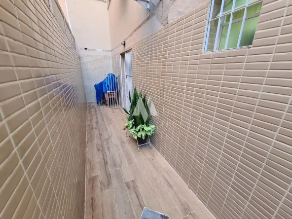 Imagem Casa Triplex no Marapé! Com 115m² e 3 quartos, sendo 1 suítes master com closet e 2 vagas!