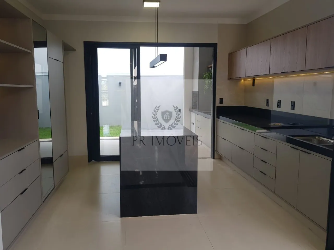 Foto do imóvel Casa à venda em Araraquara-SP, Residencial Village Damha II: 3 quartos, 3 suítes, 2 salas, 4 banheiros, 4 vagas - 165,90 m².