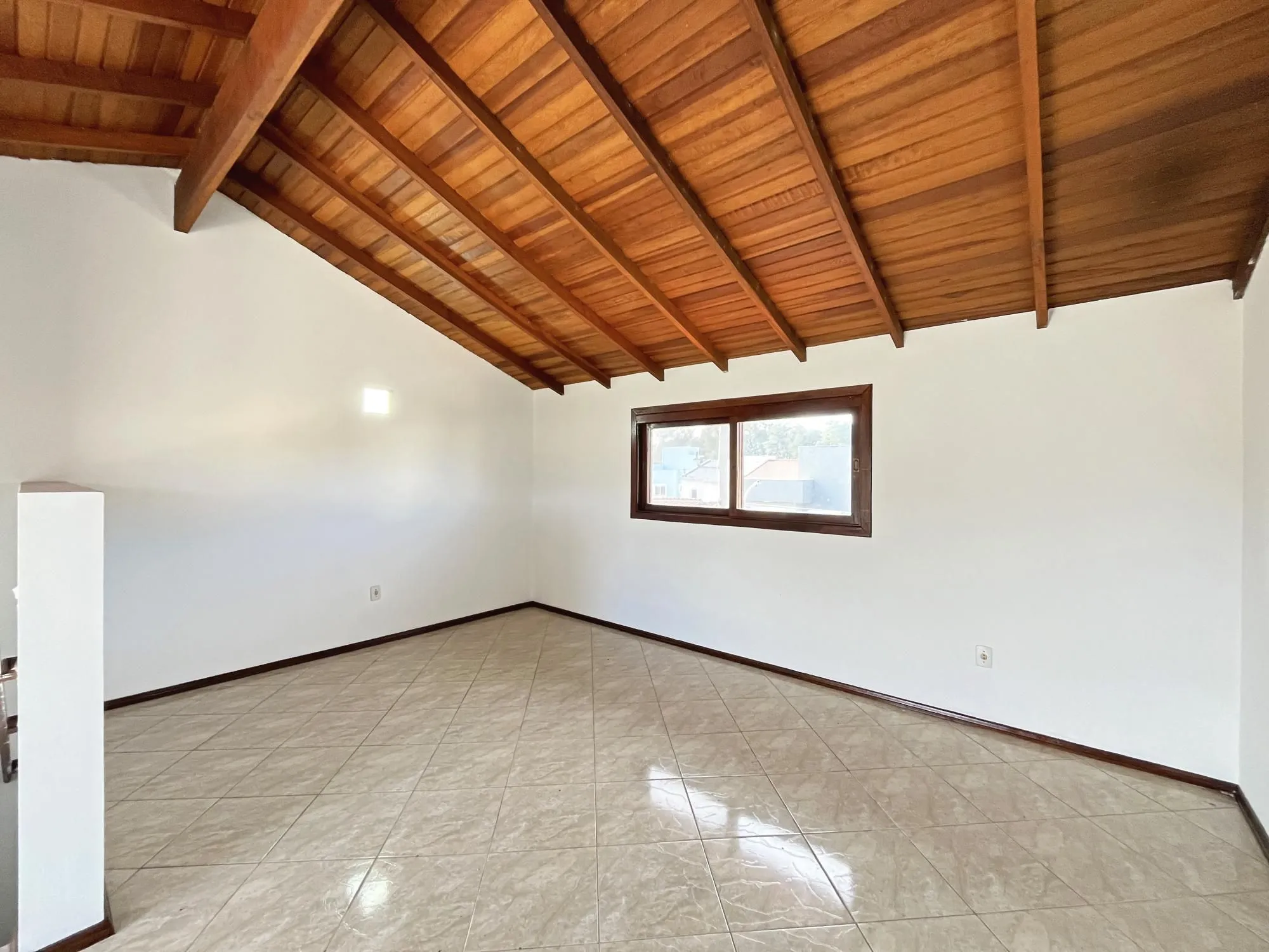 Imagem CASA 3 DORMITÓRIOS, SUÍTE, BAIRRO HIPICA, JARDINS DO PRADO EM PORTO ALEGRE-RS