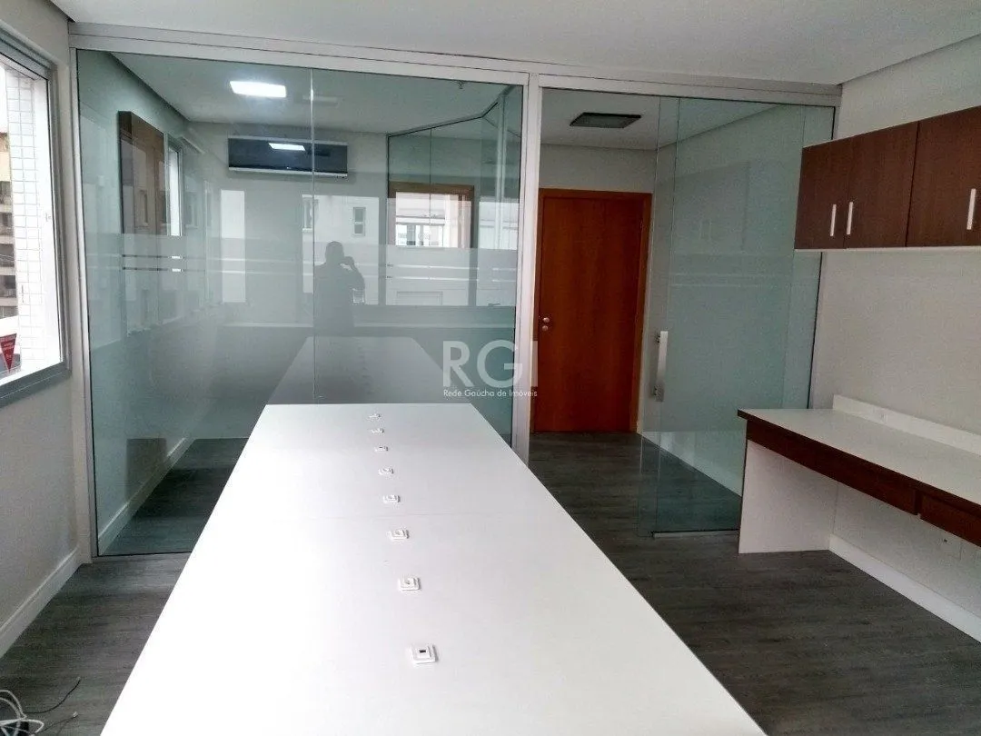 Imagem Conjunto/Sala para Venda - 39.83m², 0 dormitórios, 1 vaga - Petrópolis