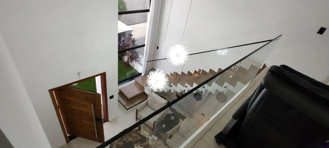 Imagem Imóvel de luxo em condomínio: Casa de 4 quartos e 3 suítes no Jd. Villagio Milano, Sorocaba-SP. 260m², 3 salas, 5 banheiros, 4 vagas.