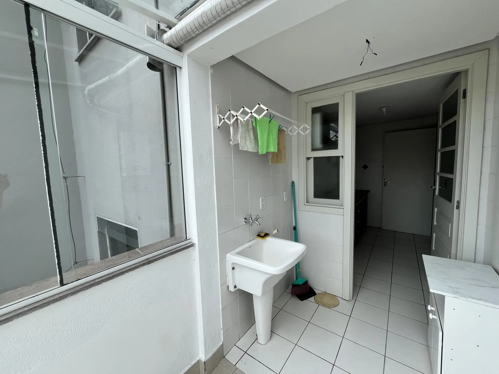 Imagem Apartamento de 1 quarto com sacada e 1 vaga de garagem no bairro Farroupilha