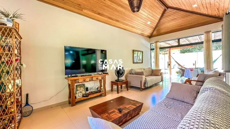 Imagem Casa moderna em condomínio à venda em Búzios-RJ, 3 suítes, 4 banheiros, 2 vagas, 250m² na Baía Formosa. Aproveite!