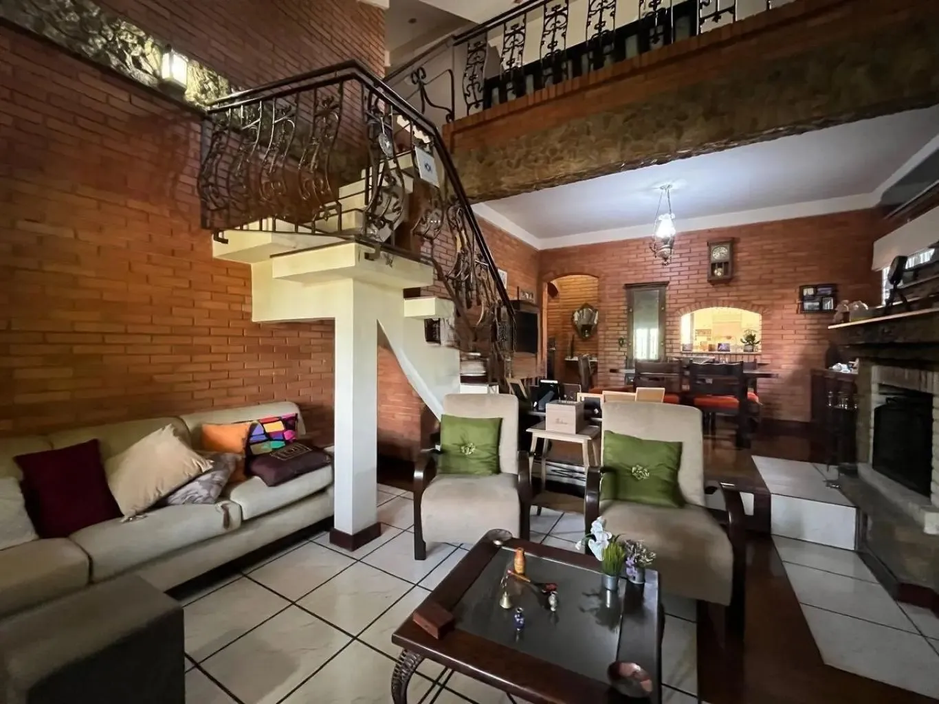 Imagem Casa com 4 quartos e 2 lareiras no bairro Belém Velho