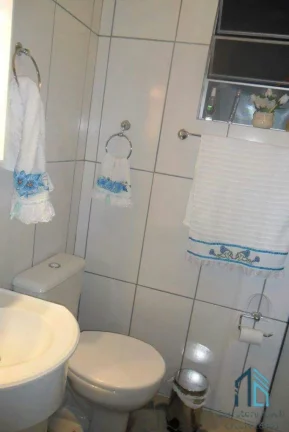 Imagem Sobrado em condomínio, 04 quartos c/suíte no Xaxim em Curitiba PR