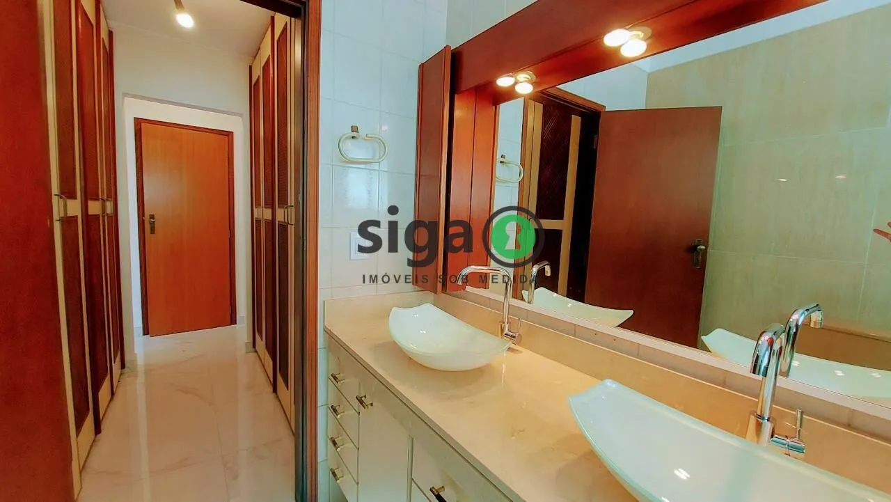 Imagem Casa Reformada à Venda ? 300m², Terreno Amplo, Acabamento de Alto Padrão e Localização Privilegiada