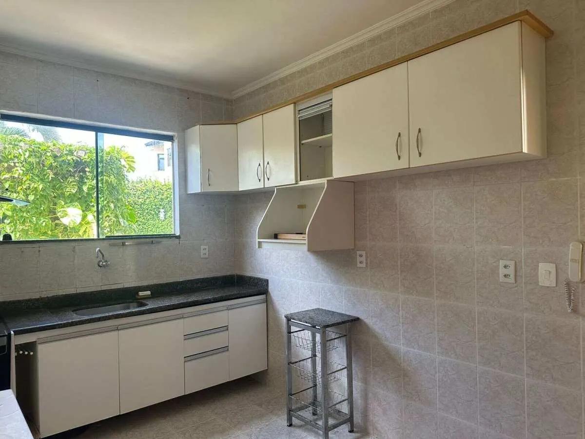 Imagem Casa de condomínio à venda em Lauro de Freitas, Buraquinho, com 3 quartos, 260m2