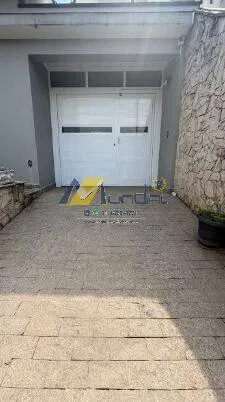 Imagem Casa Térrea Espaçosa com 3 Dormitórios, 2 Suítes e 4 Vagas no Bangu