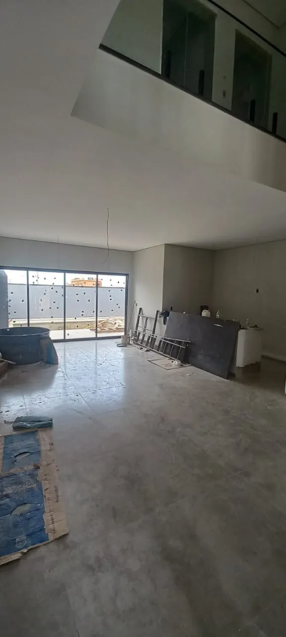 Imagem Sobrado Luxuoso no Villagio Wanel - 3 Suítes, Piscina e Acabamento de Primeira