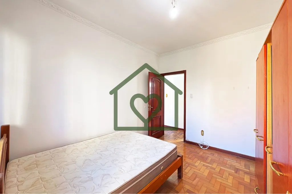 Imagem Localizado na divisa entre os bairros Independência e Centro Histórico, este apartamento de 77m² ...
