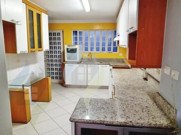 Foto do imóvel Sobrado, 4 dormitórios sendo 1 suíte, 4 banheiros, com 223m² em Vila Euclides/SBC
