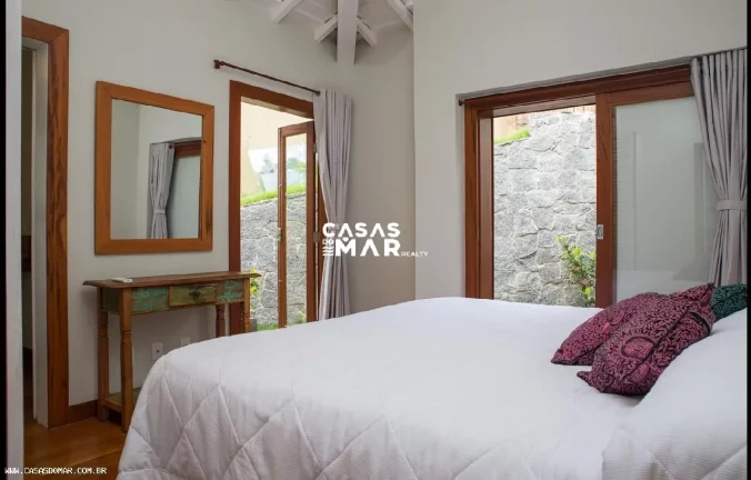 Imagem Casa para Venda em Armação dos Búzios / RJ no bairro Ferradura
