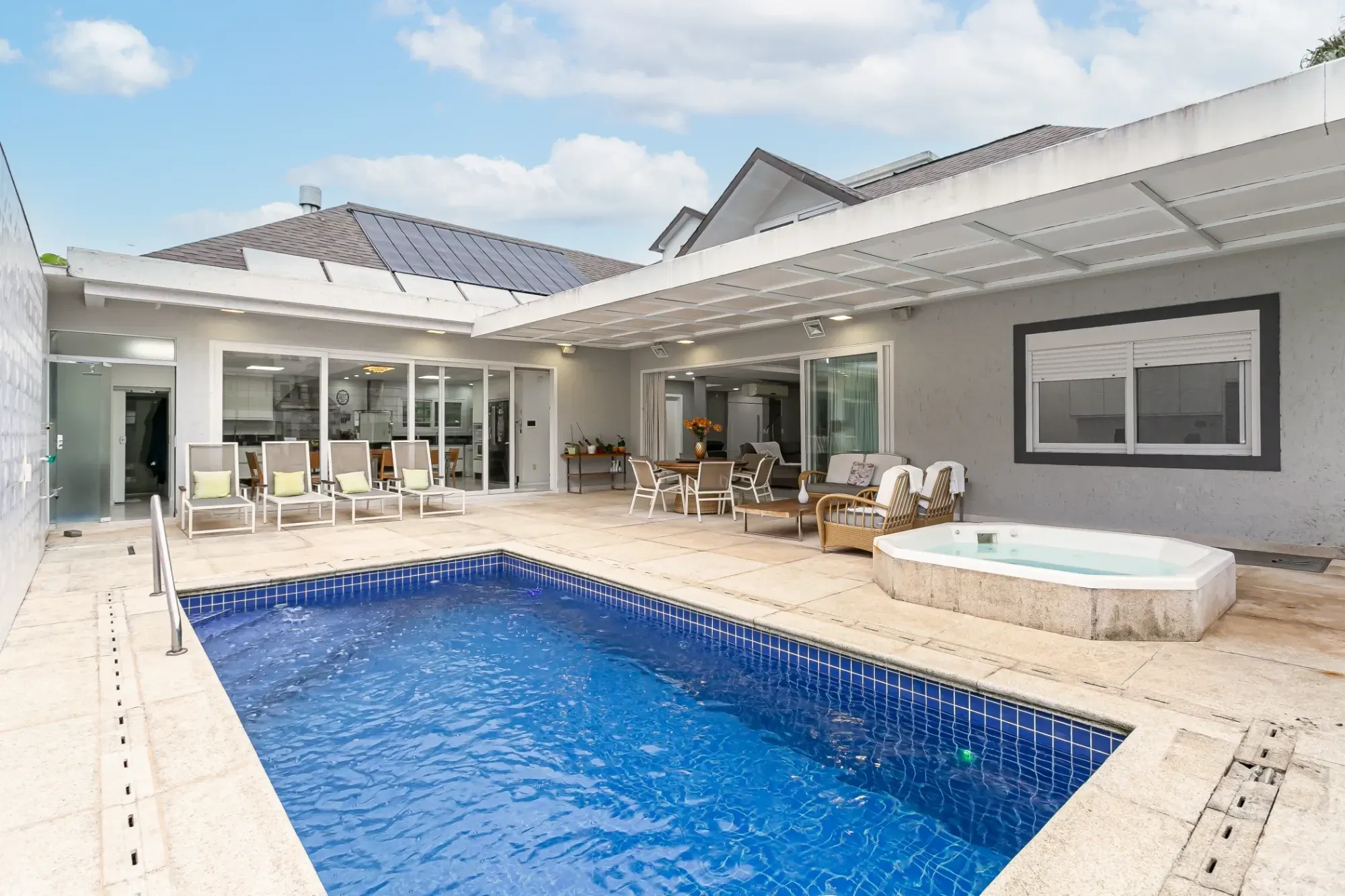 Imagem Casa com 3 Quartos à Venda, 390 m² em Jurerê - Florianópolis