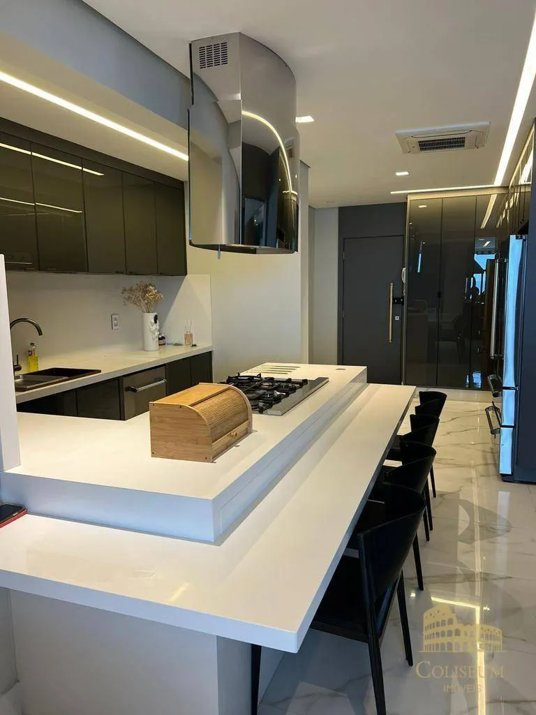 Imagem Apartamento com 4 dormitórios à venda, 250 m² por R$ 4.700.000,00 - Canto do Forte - Praia Grande/SP