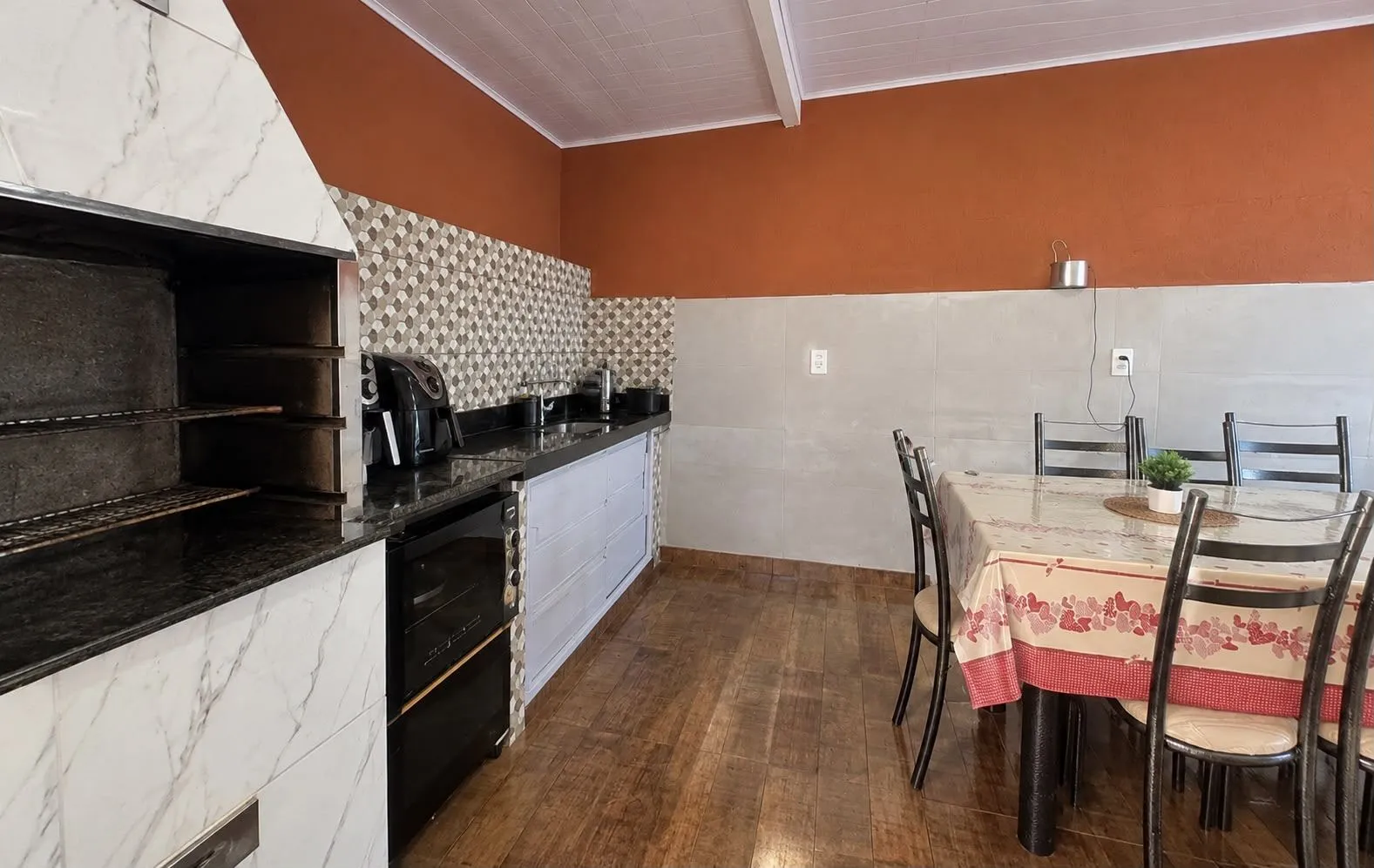 Imagem Casa 3 quartos, 2 banheiros ,sendo 1 suíte BAIRRO IKARAI - VÁRZEA GRANDE/MT