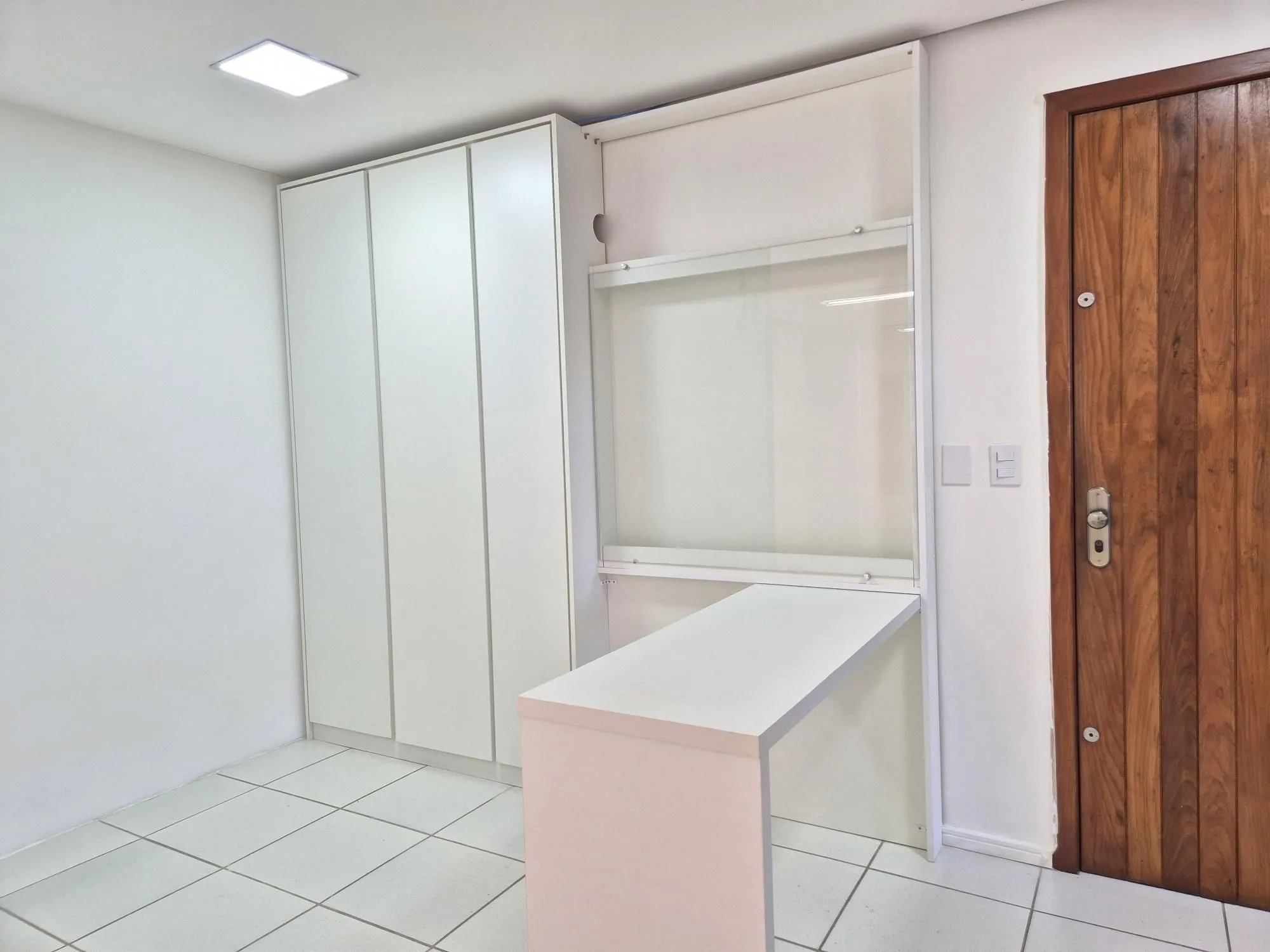 Imagem Sala com 6 divisórias e 2 vagas