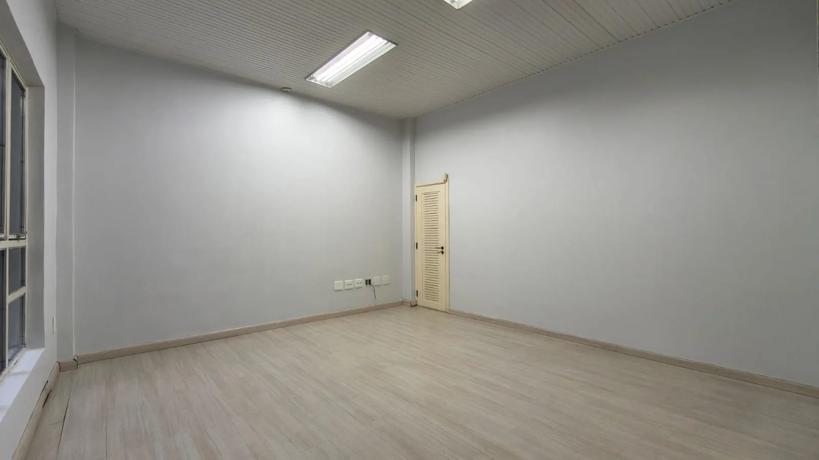 Imagem Sala comercial B. Hamb. Velho., Novo Hamburgo. 326,28 M2 privativos e 4 Vagas
