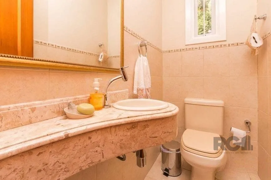 Imagem Casa de 380m² - 4 dormitórios, 2 suítes, 4 vagas no bairro Bom Jesus