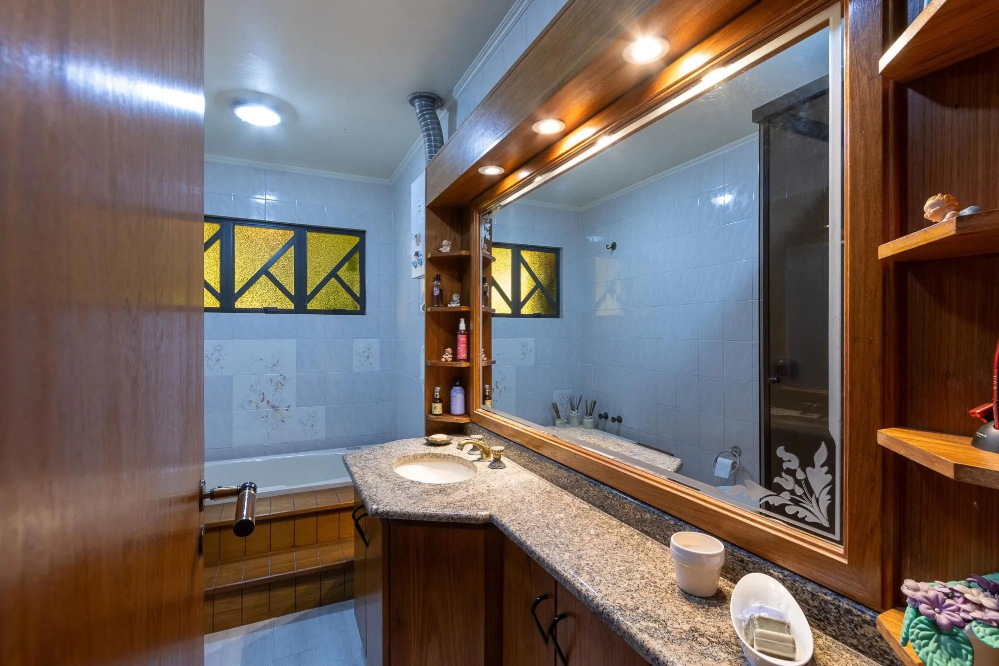 Imagem Casa com 3 quartos (1 suite), 4 vagas - Vila Nova
