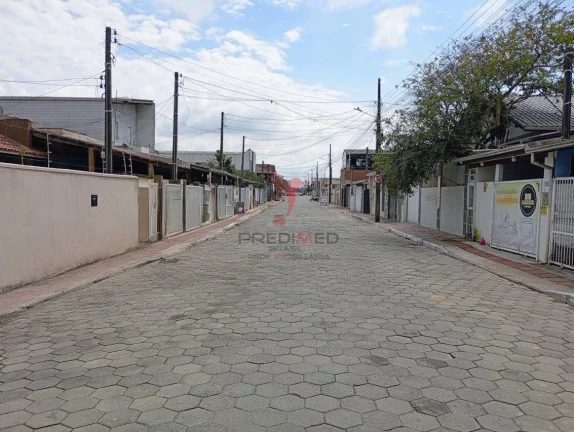 Imagem Casa no Bairro Santa Regina: Terreno Inteiro e Muito Espaço