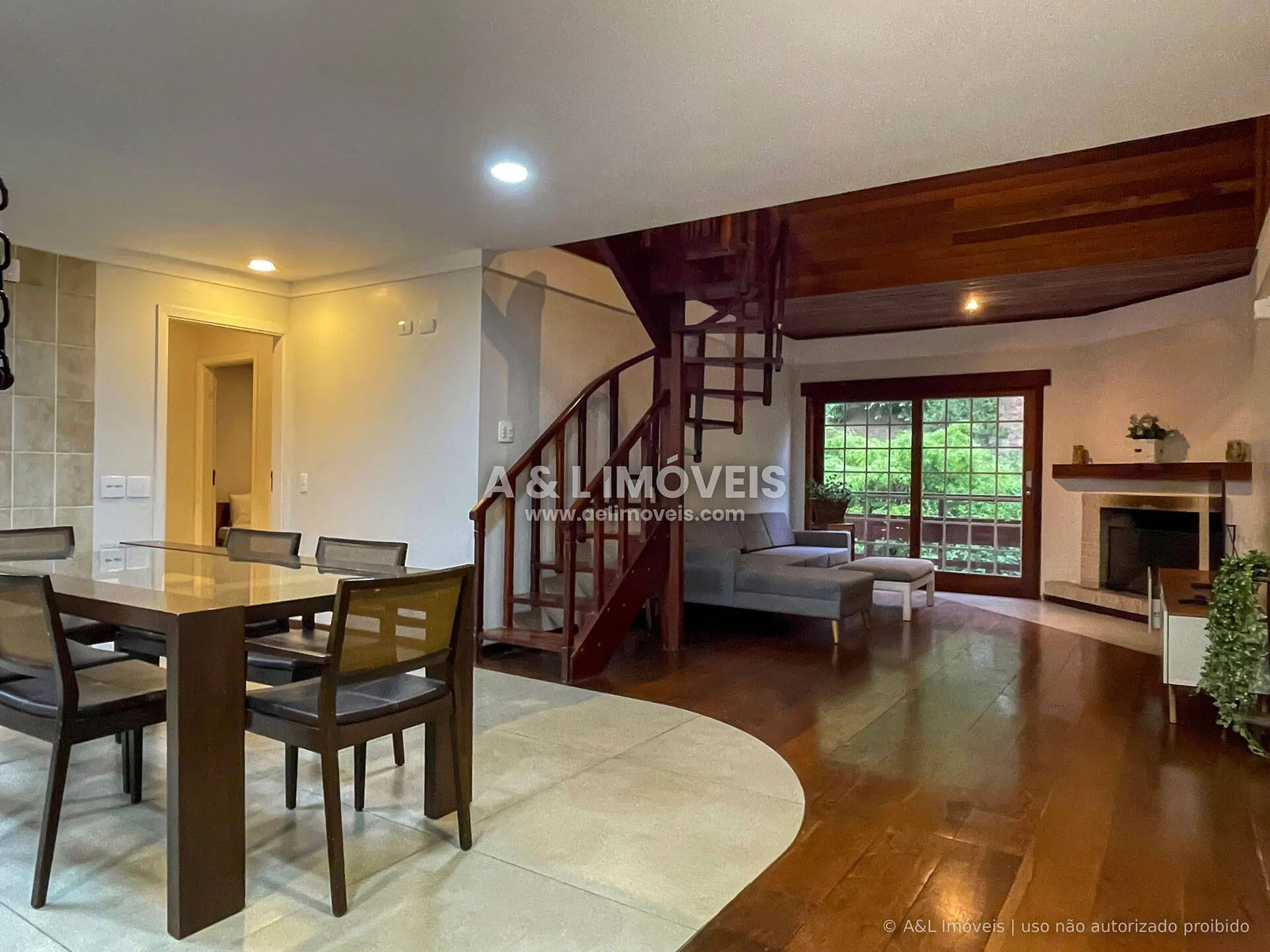 Imagem Cobertura Duplex em Capivari - Lareira, Mezanino e 200 m²