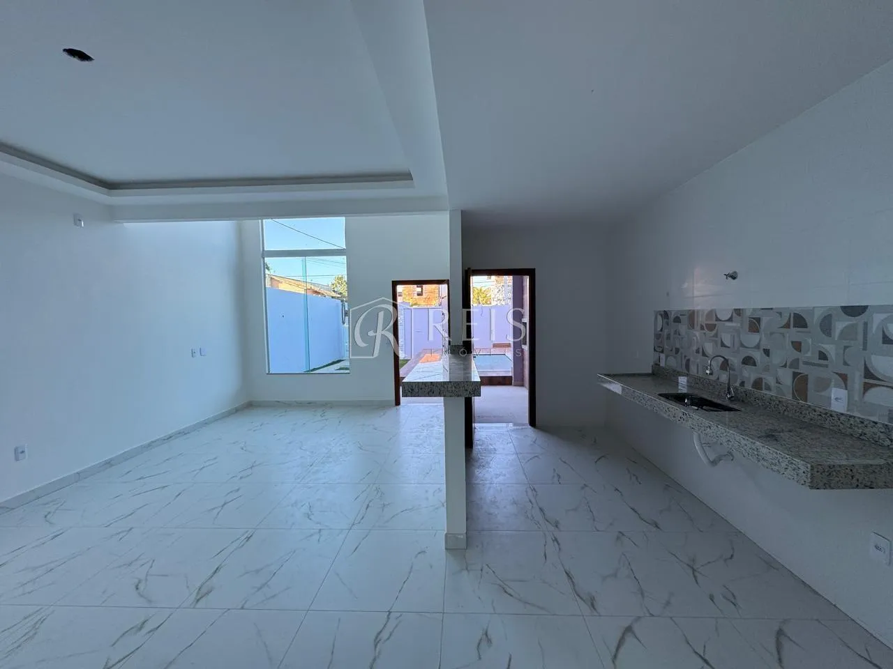 Imagem Casa para Venda em Rio das Ostras, Village Rio das Ostras, 3 dormitórios, 1 suíte, 2 banheiros, 2 vagas
